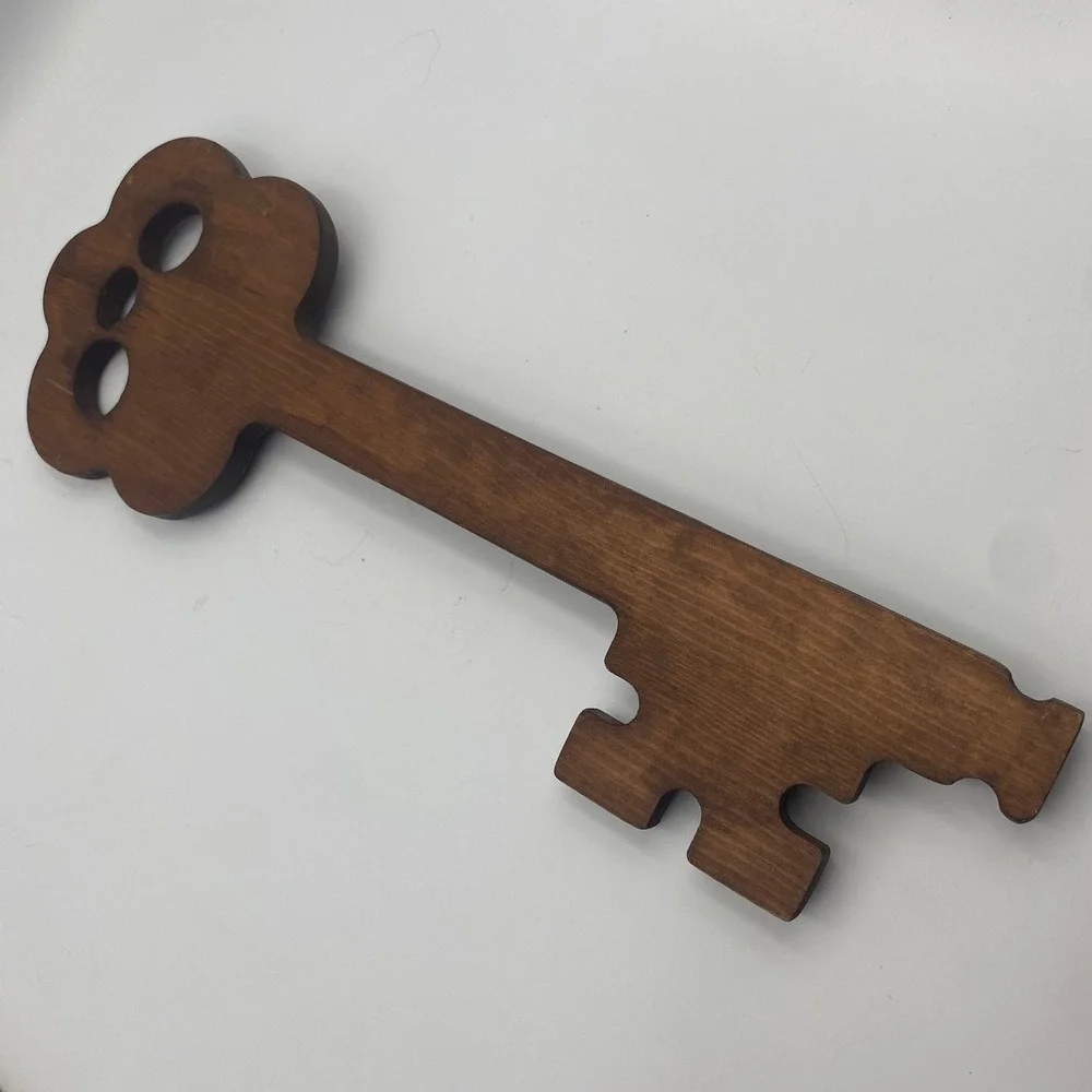Vintage Carved Wood Skeleton Key Wall Decor 19 Inch 6 Hook Key Holder Rack Brown